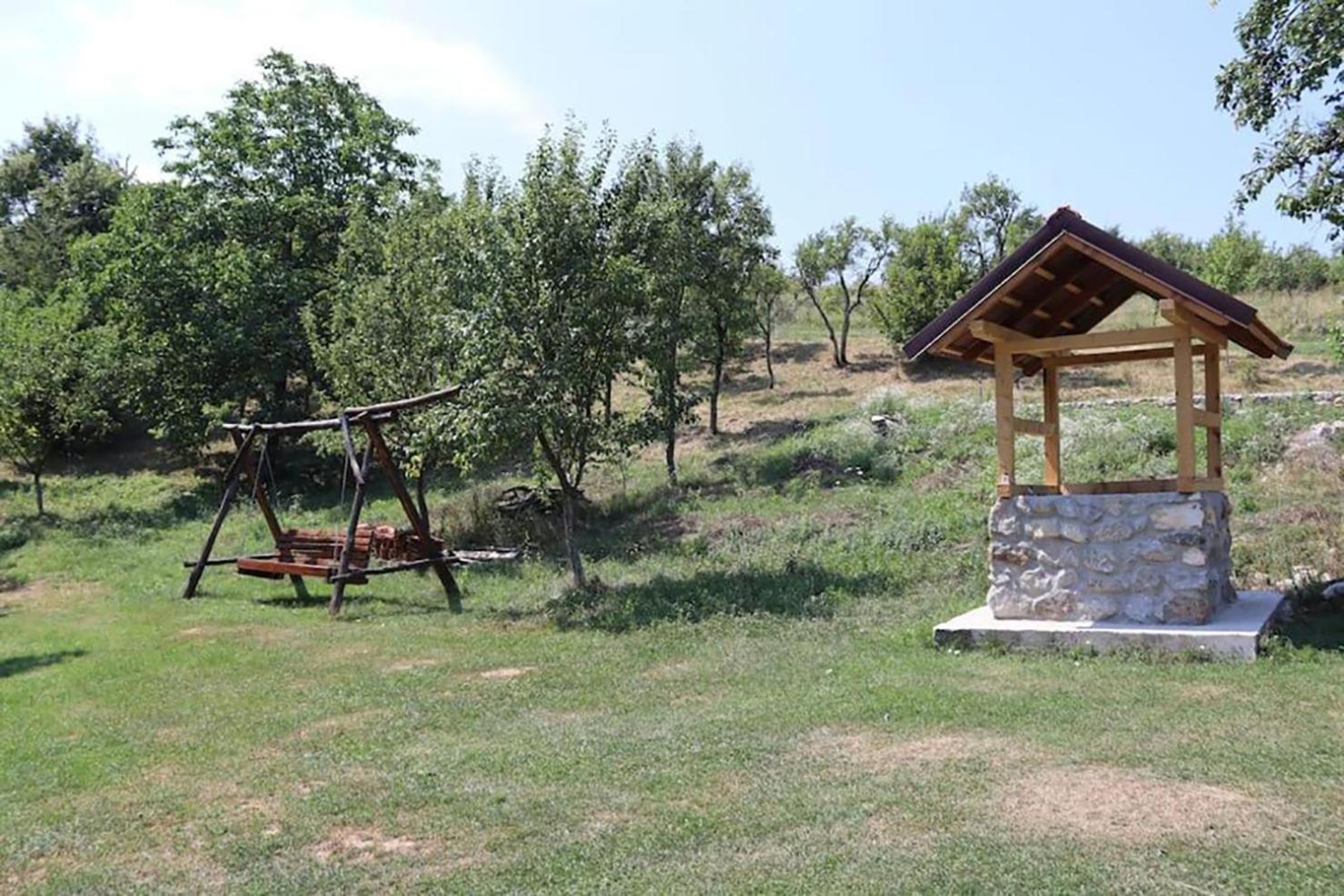 Salas U Bregu In Cheile Carasului Crasova Exterior photo