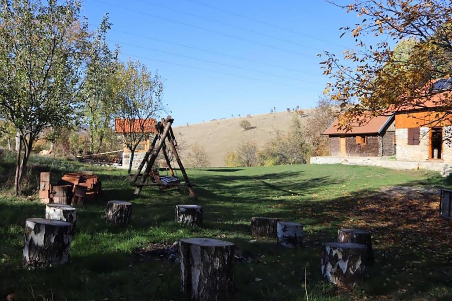 Salas U Bregu In Cheile Carasului Crasova Exterior photo