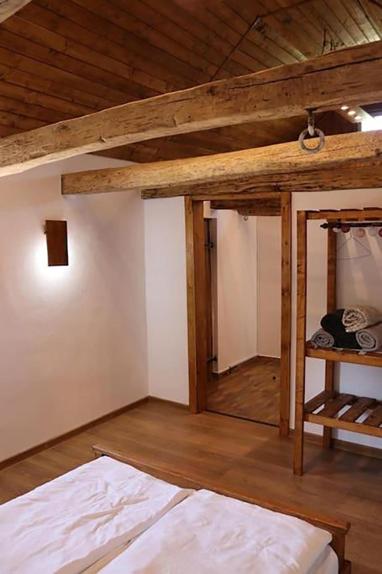 Salas U Bregu In Cheile Carasului Crasova Exterior photo