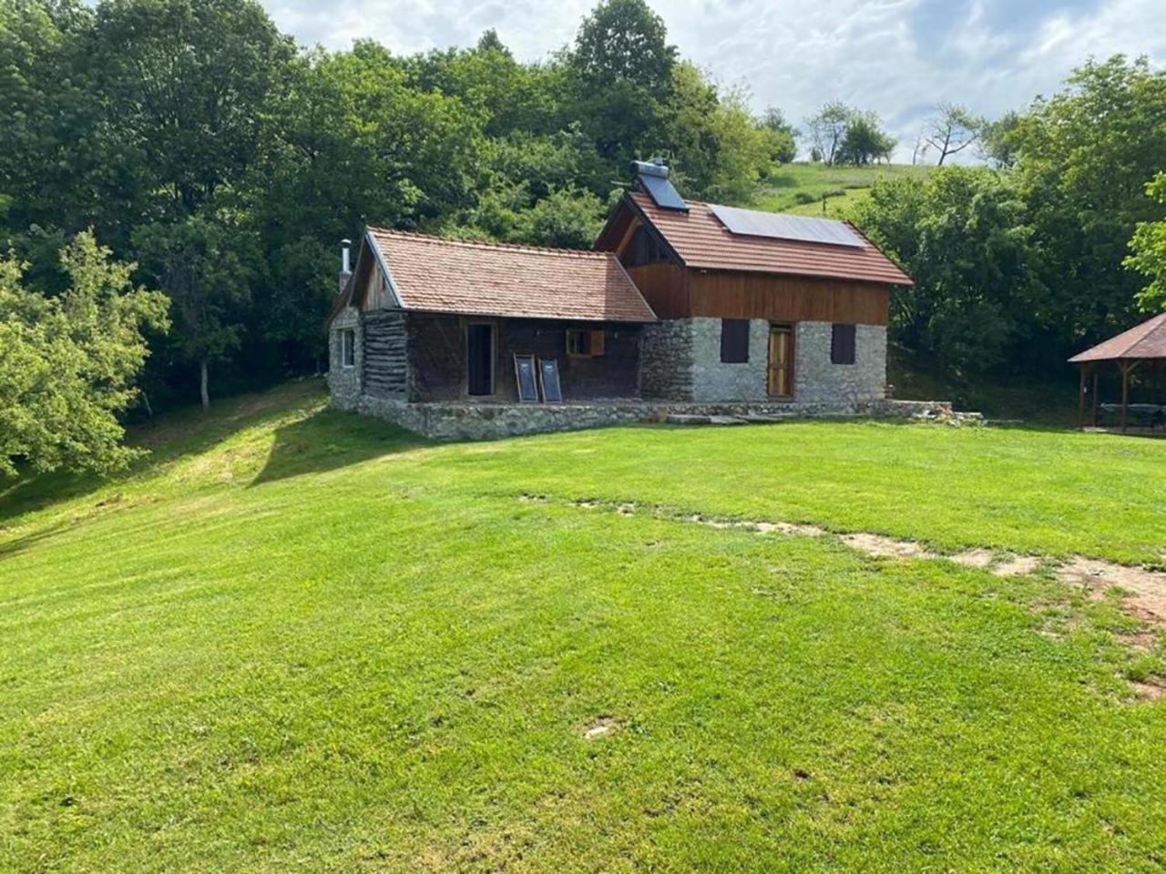 Salas U Bregu In Cheile Carasului Crasova Exterior photo